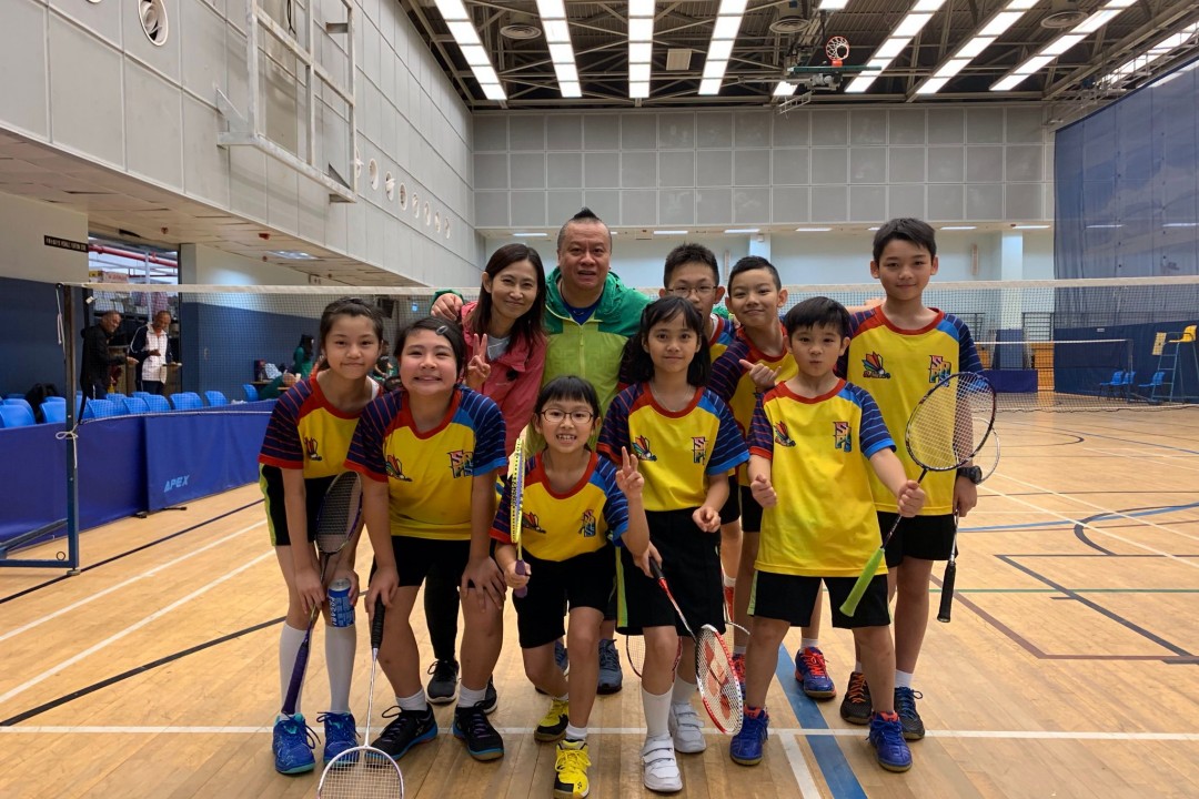 男、女子羽毛球隊