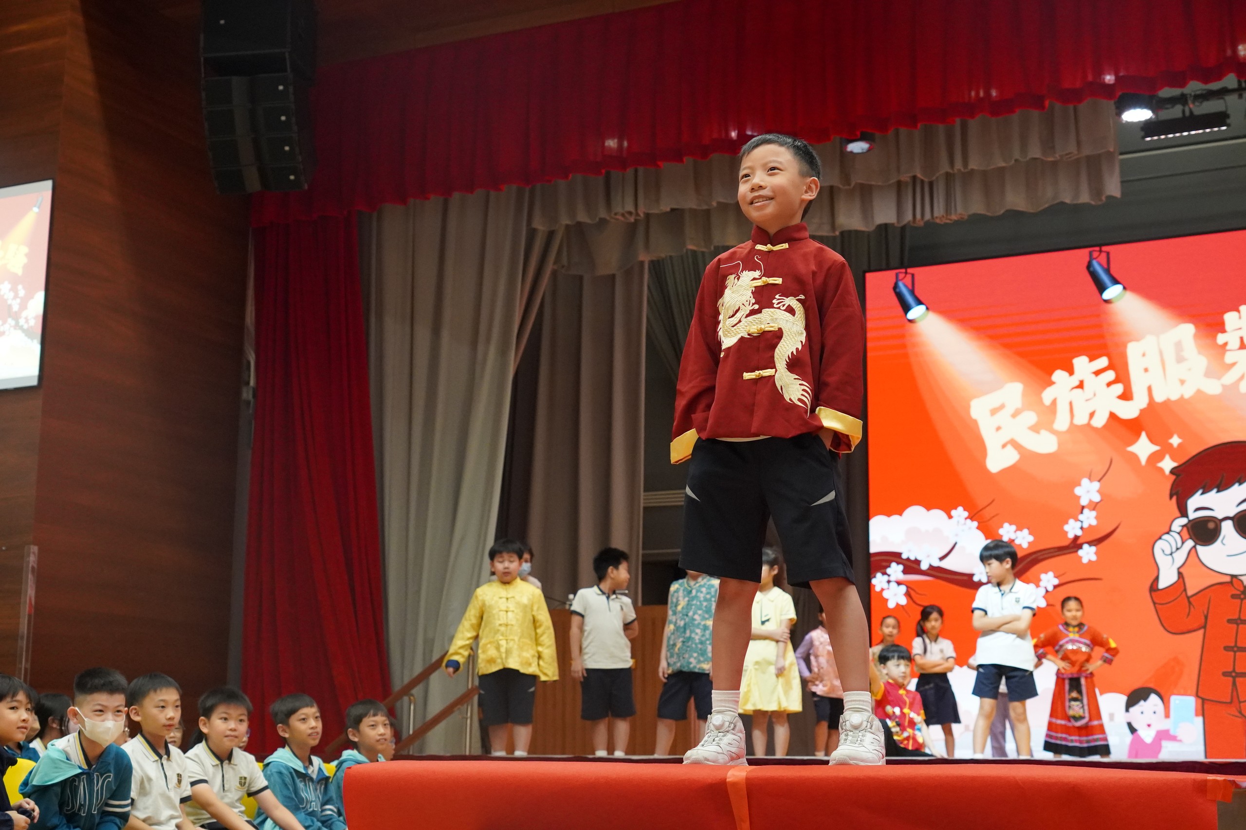 2025年6月12日 民族服裝Catwalk騷